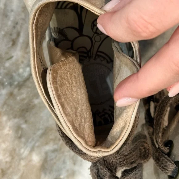 Women’s FLY LONDON Yema ivory pearl leather wedge sandals- Size 36 - Picture 10 of 11